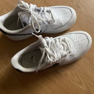 Barely worn kids Airforce 1